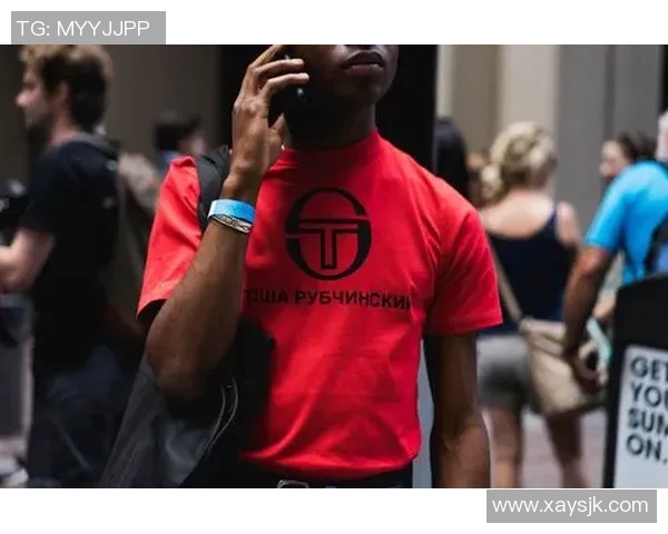 足球明星携手高奢品牌打造时尚新风潮引领潮流趋势